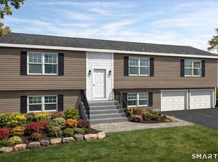 169 Darcangelo Dr, Naugatuck, CT 06770