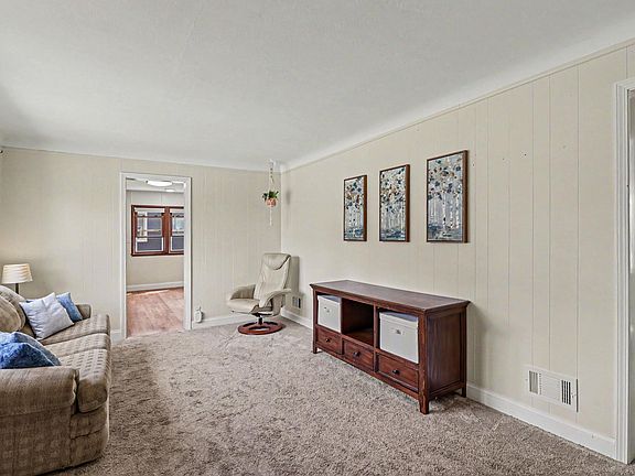 4th image of 1009 Marshall Ave
