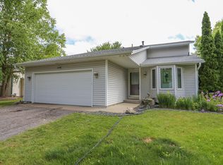 569 Kassel Ln, Chaska, MN 55318