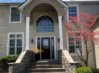 43 Pebblebrook Ct, Bloomington, IL 61705