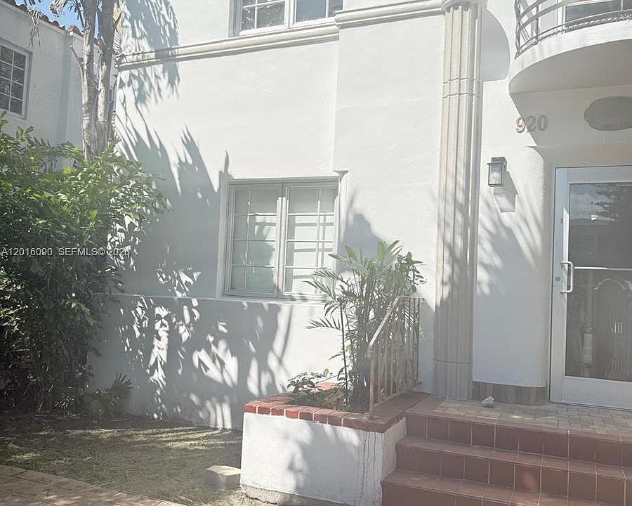 1st image of 920 Euclid Ave APT 3