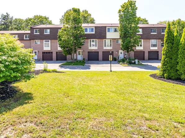 350 Camelot Ct #38, Oshawa, ON L1G 6P7