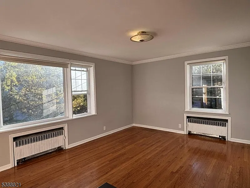 4 bed, 2.0 bath, 2200 sqft, $3,300 — Photo 3