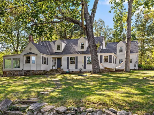 1306 Elfin Rd, Lookout Mountain, GA 30750
