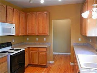 5th image of 10177 Wyandott Cir N