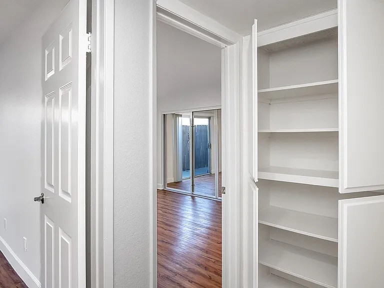 616 W Wilson Ave — Photo 11