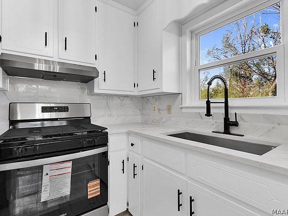 5th image of 988 Sandy Ridge Rd