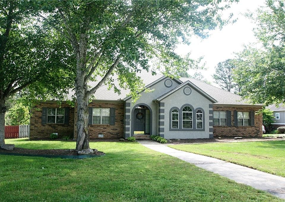 1st image of 1814 N Buckley Dr