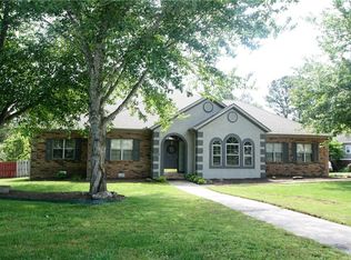 1814 N Buckley Dr, Fayetteville, AR 72701