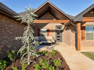 10801 Highland Dr, Yukon, OK 73099