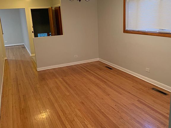 2nd image of 6438 N Francisco Ave #2