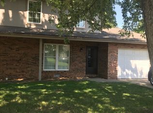 313 Campus Dr, Belleville, IL 62221