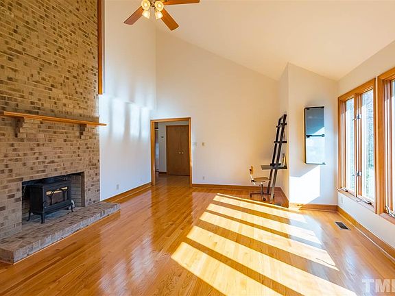 3rd image of 618 Victoria Dr