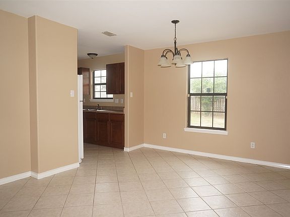 4th image of 501 Viviana Ct