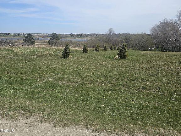 5th image of 3096 Lake Front Dr