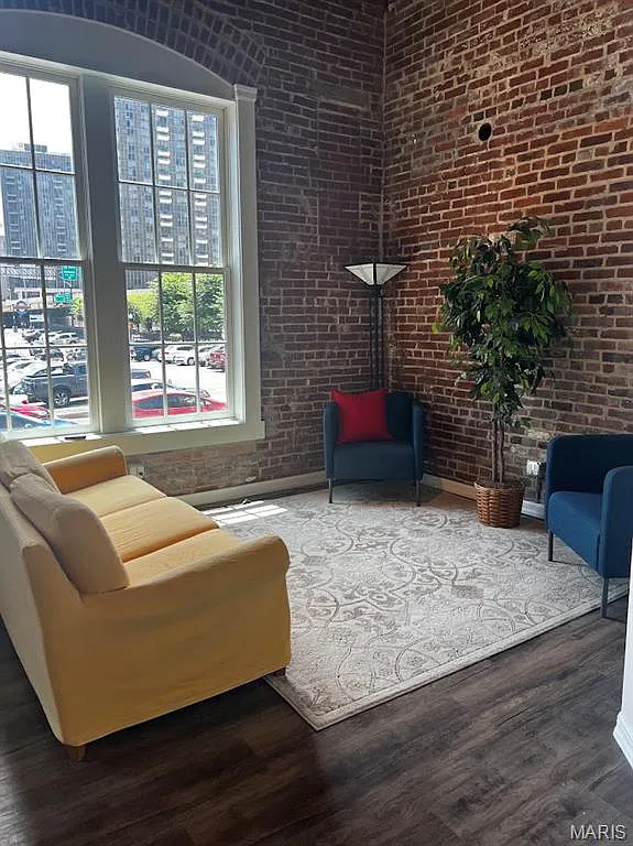 212 Morgan St — Photo 4