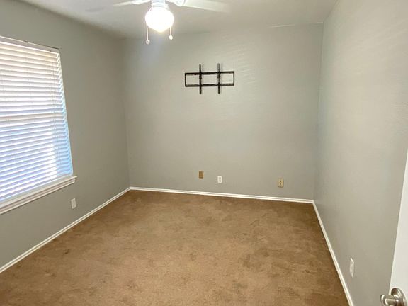 4th image of 702 Stewart Dr