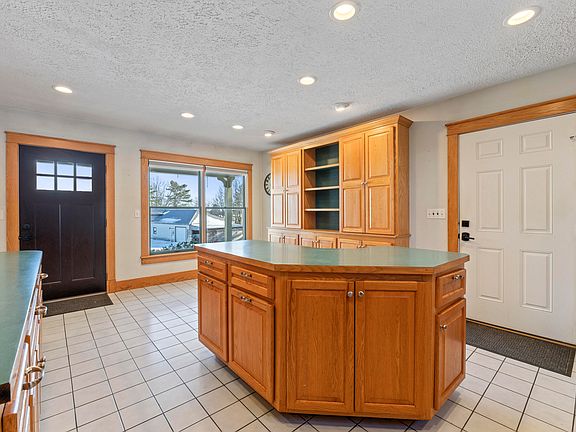 5th image of 467 Bay Road