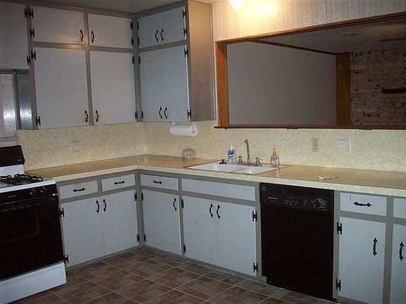 3rd image of 3841 Woodrow Dr