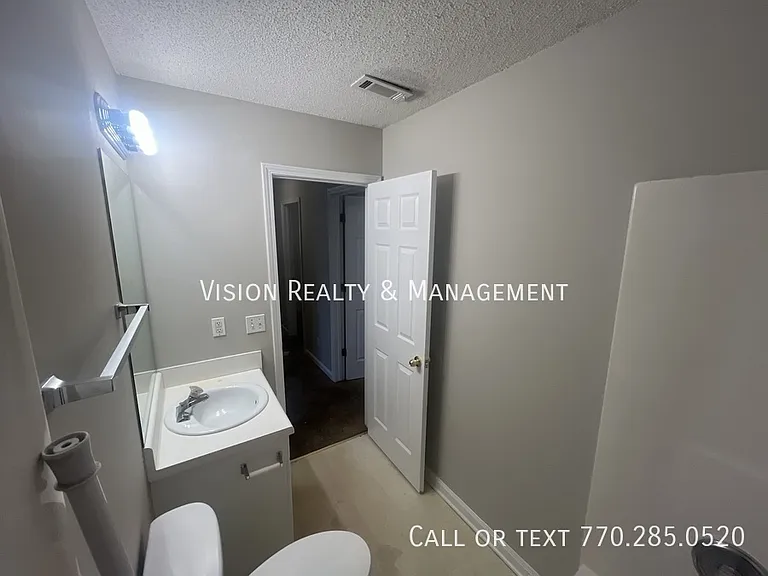 229 Bainbridge Cir — Photo 27