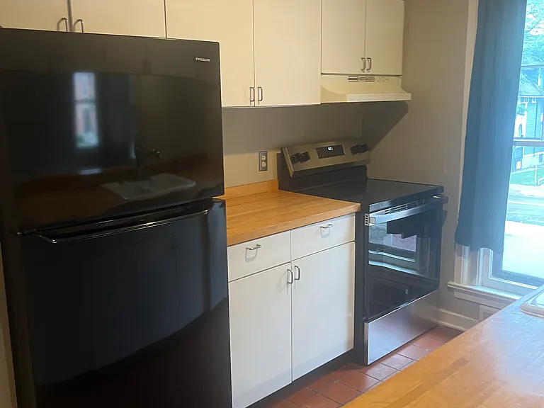 266 Alexander St #3 — Photo 6