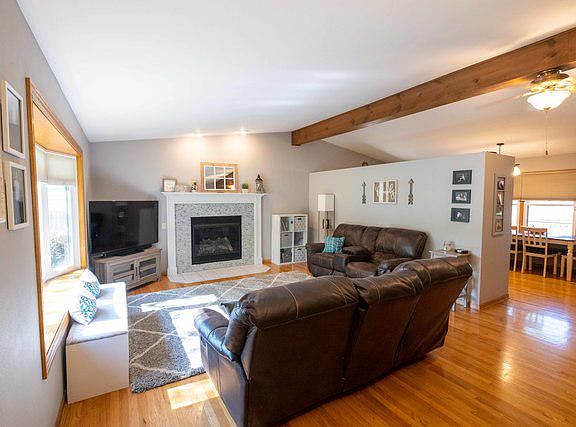 2nd image of 430 Thompson Ave