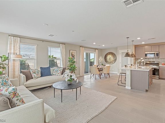 4th image of 318 Silva Pl