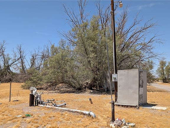 3rd image of 3061 W Amargosa Farm Rd
