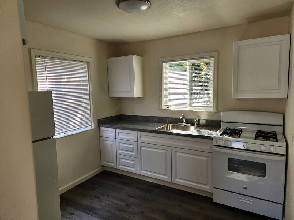 1st image of 520 Maple St #D