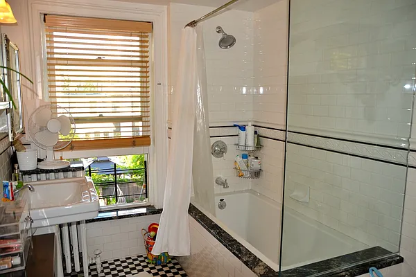 Rented by Oak Tree LLC | media 27