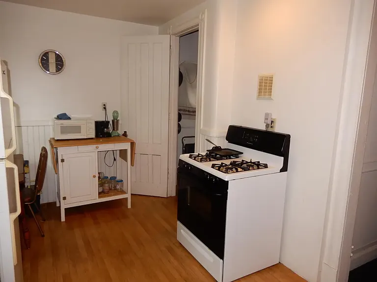 7 Glen Ave #6 — Photo 5