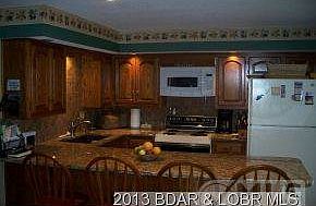 KITCHEN W/ GRANITE COUNTERTOPS