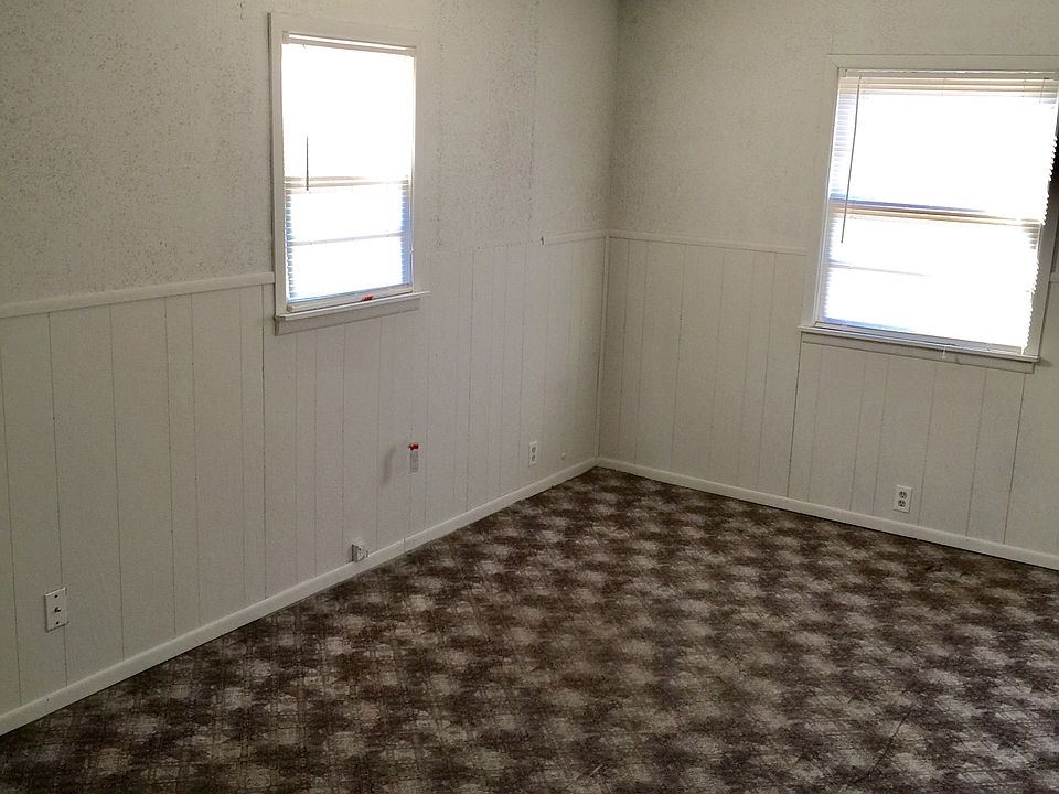 1st image of 4866 W Gill Pl
