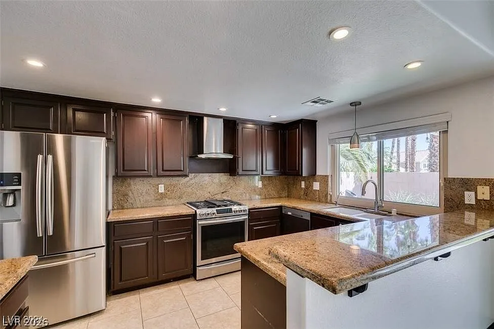 3 bed, 2.0 bath, 1542 sqft, $2,450 — Photo 2