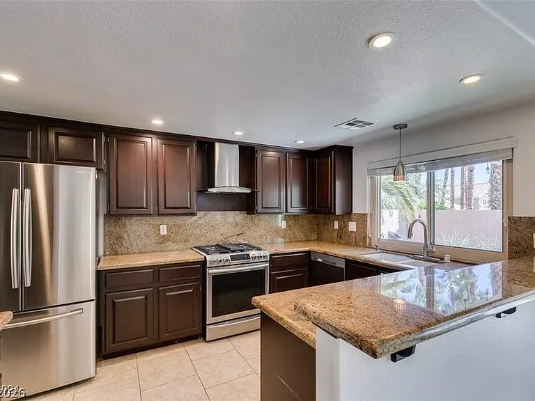 240 Honeywood St — Photo 2