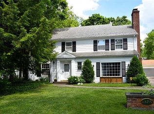 1375 Yellowstone Rd, Cleveland Heights, OH 44121