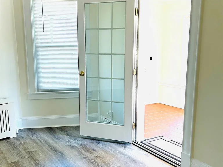 46 Totten Pl — Photo 8
