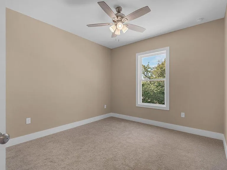 431 Adams Ave — Photo 20