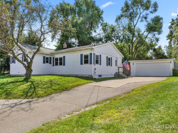 700 Six Mile Rd NW, Comstock Park, MI 49321