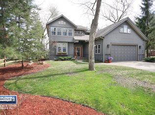 N2784 Rainbow Dr, Waupaca, WI 54981