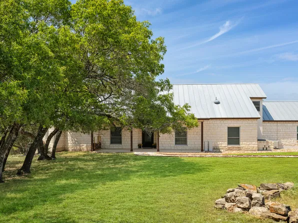 102 Blaschke Road, Comfort, TX 78013