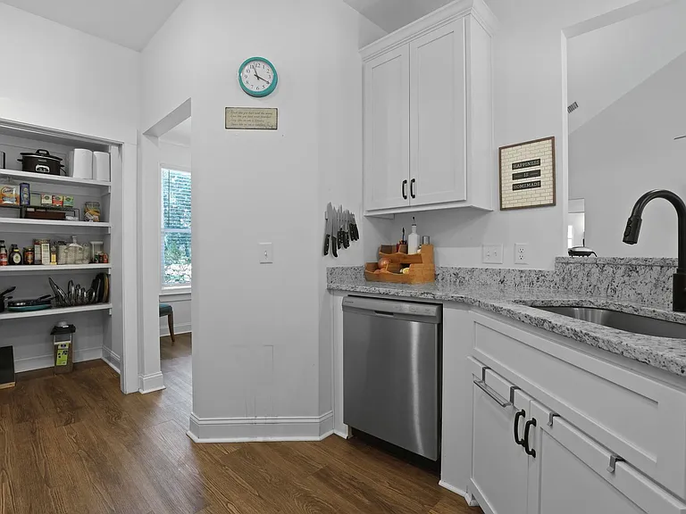 1003 Dolphin Ct NE — Photo 18