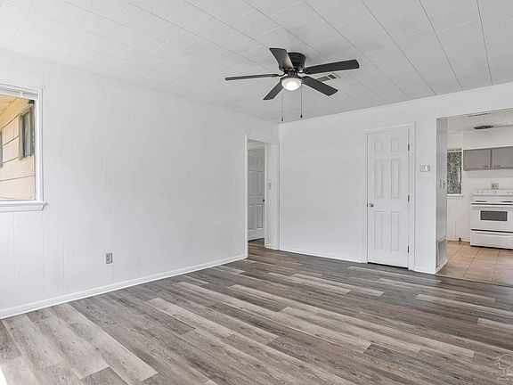 4th image of 4509 Versailles Dr