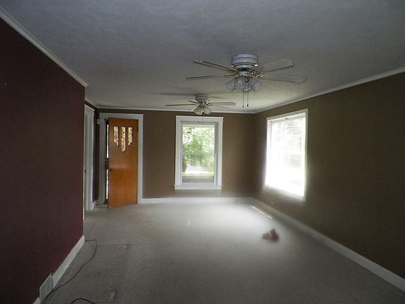 2nd image of 911 N Dawes Ave