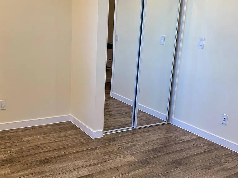 1010 E Anaheim St — Photo 8