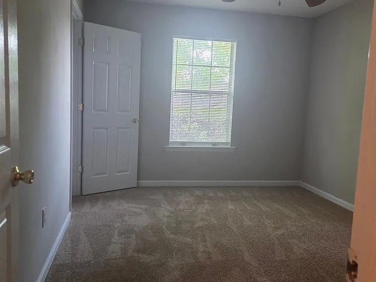 907 Canyon Ct — Photo 10