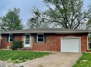5601 Barbara Ct, Godfrey, IL 62035