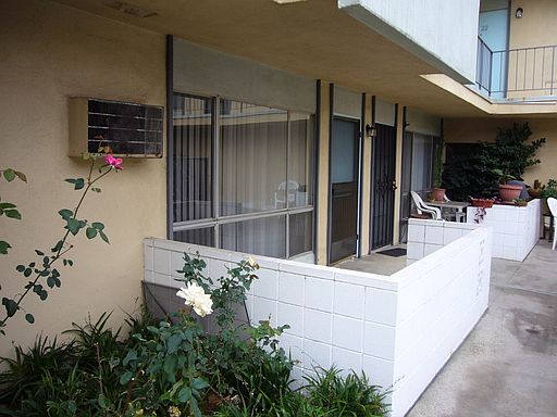 4th image of 21727 Parthenia St APT 8