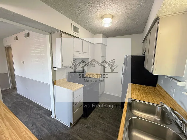 4820 Wellesley Ave #A — Photo 17