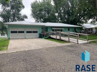 525 Fell St, Larchwood, IA 51241